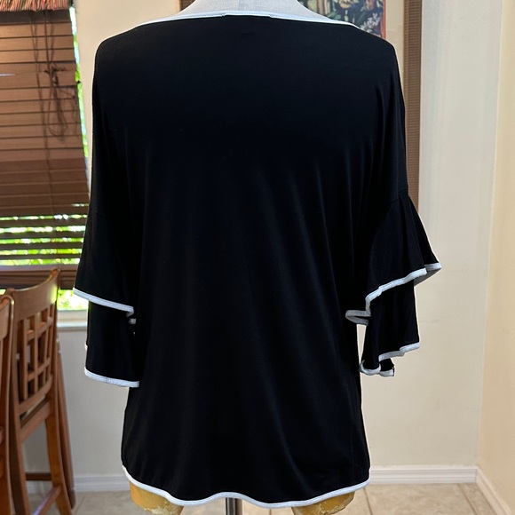 Cable & Gauge Black Top w/ White Trim and Ruffle Sleeves Size Medium - Picture 7 of 8